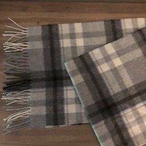 Saks Fifth Avenue 100% Cashmere scarf